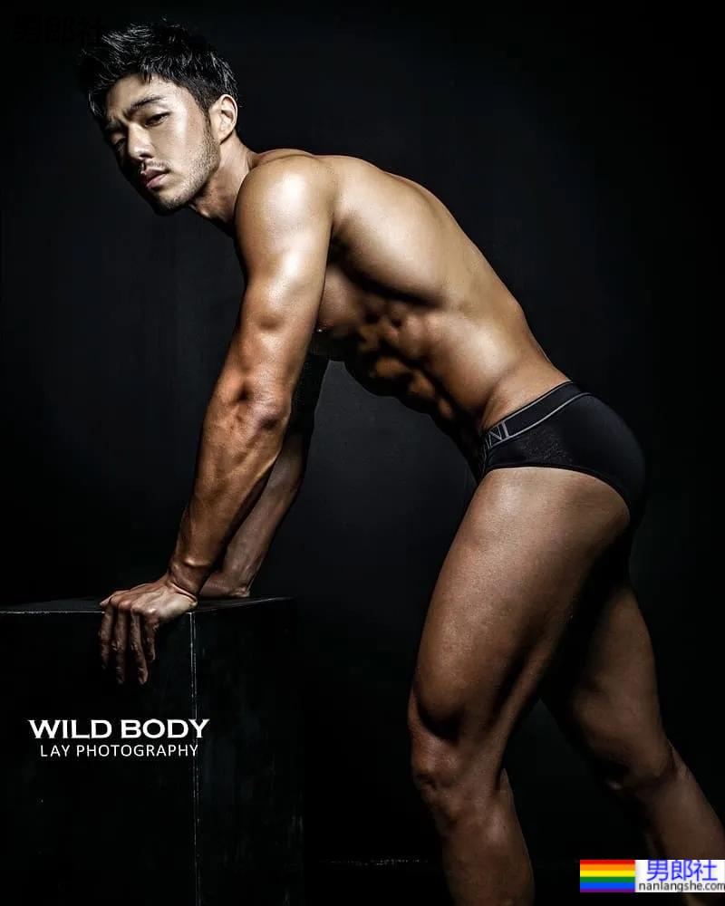 186cm天菜飞行员晒与男生亲密合照？他们的关系竟然如此玄妙！ - 51虹马