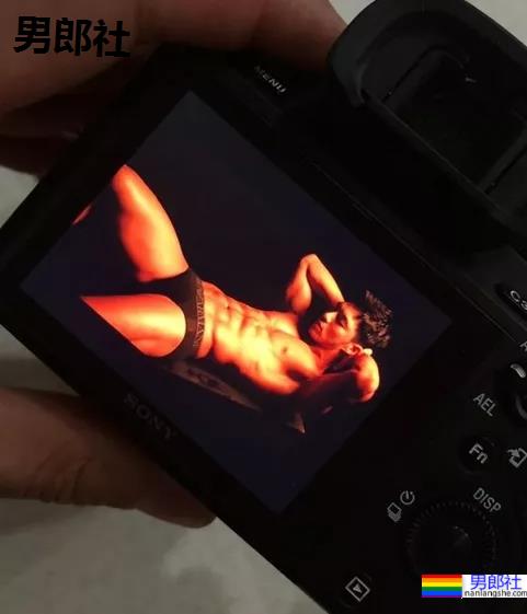 186cm天菜飞行员晒与男生亲密合照？他们的关系竟然如此玄妙！ - 51虹马