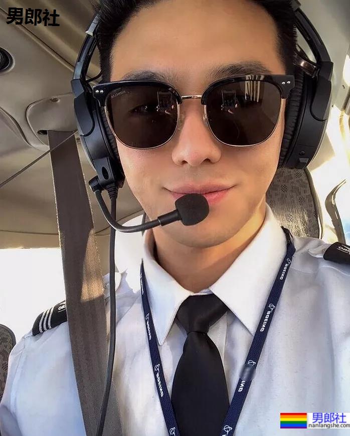 186cm天菜飞行员晒与男生亲密合照？他们的关系竟然如此玄妙！ - 51虹马