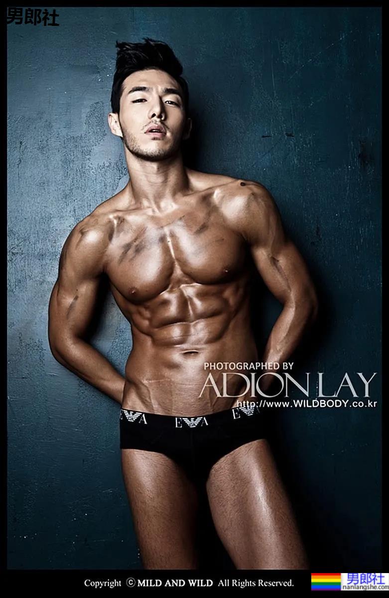 186cm天菜飞行员晒与男生亲密合照？他们的关系竟然如此玄妙！ - 51虹马