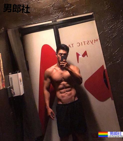 186cm天菜飞行员晒与男生亲密合照？他们的关系竟然如此玄妙！ - 51虹马