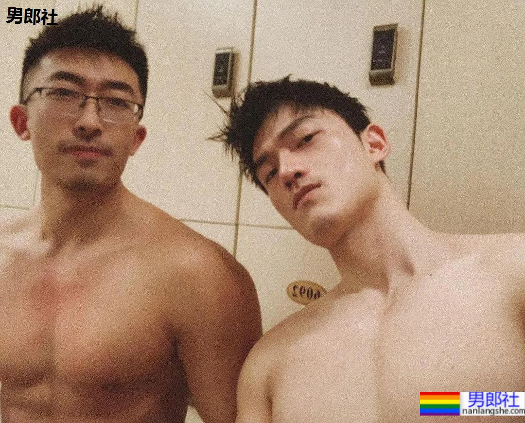 更衣室自拍的翘臀队长，这身材长得真强大呀！ - 51虹马