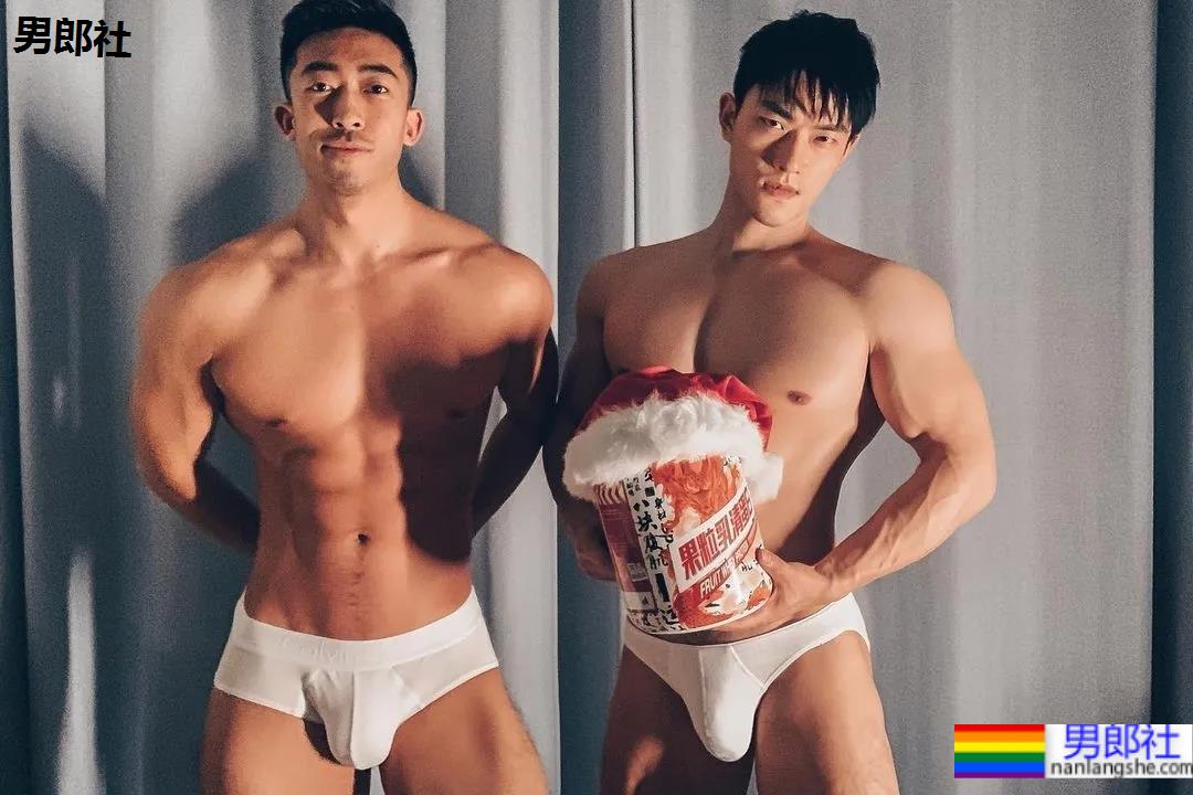 更衣室自拍的翘臀队长，这身材长得真强大呀！ - 51虹马