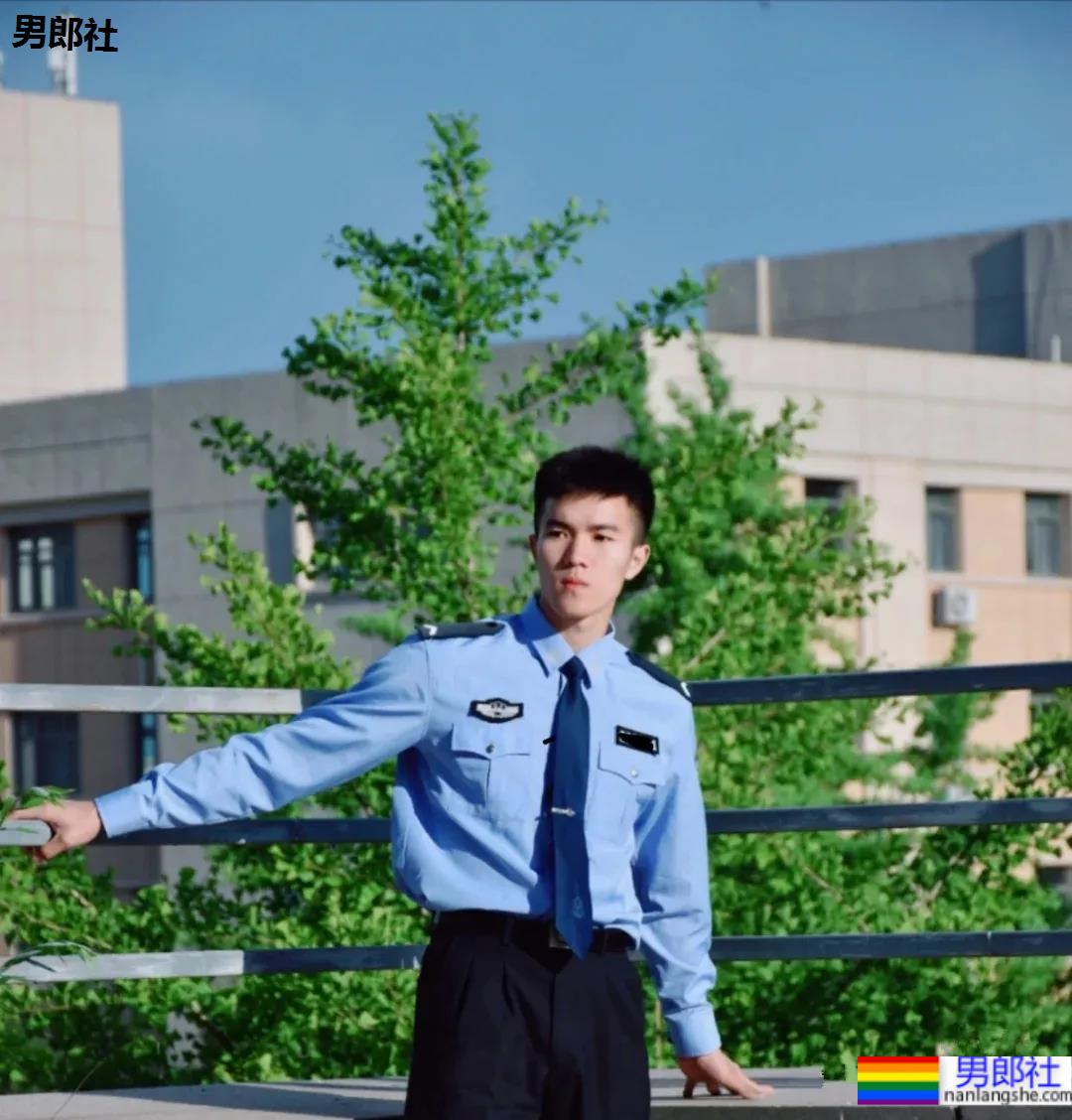 警察学院的体育生，大一就开始拍这么火爆的写真 - 51虹马