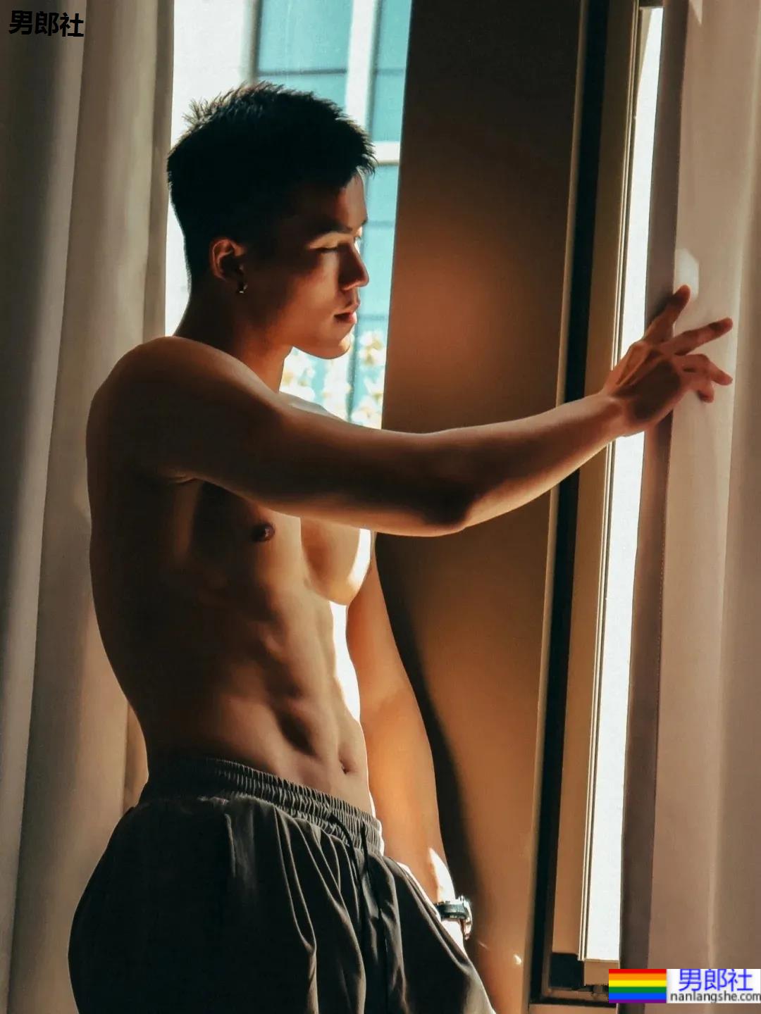 警察学院的体育生，大一就开始拍这么火爆的写真 - 51虹马