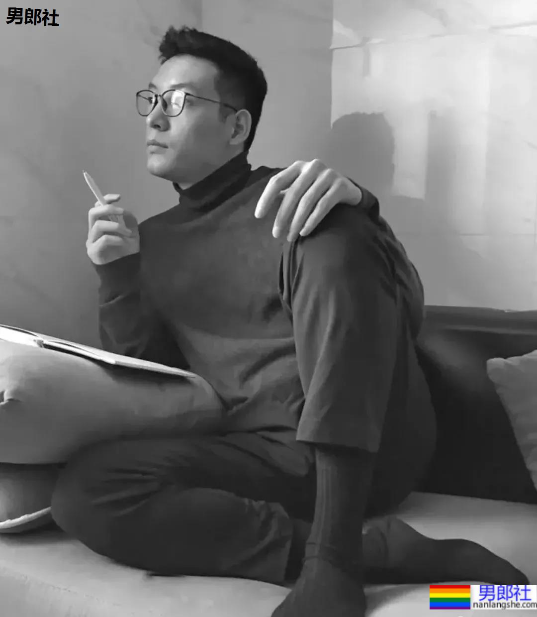 最近很火的厦门大学老师，正装私房帅照 - 51虹马