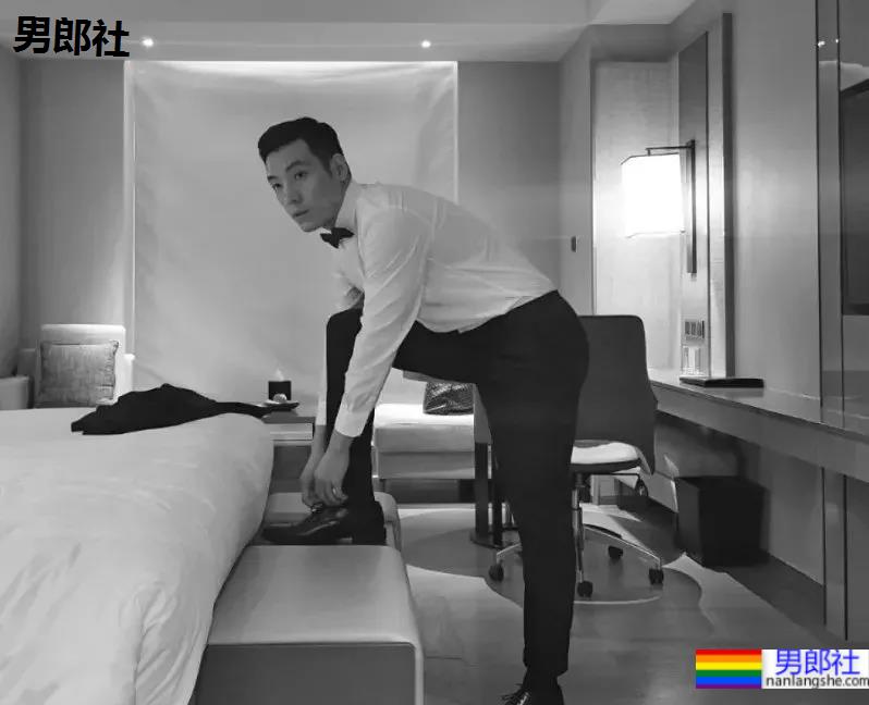 最近很火的厦门大学老师，正装私房帅照 - 51虹马