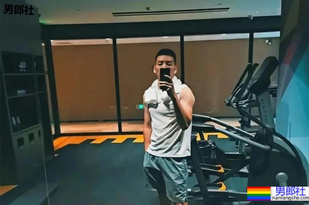 最近很火的厦门大学老师，正装私房帅照 - 51虹马