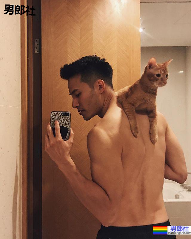 视听觉双重飨宴！集优雅琴调与性感肌肉于一身的大马演奏家：Josh Kua 柯信捷 - 51虹马