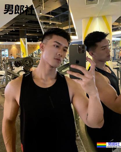 眼神锐利帅到出水！满足你的虎系鲜肉男幻想：Matt He-51虹马