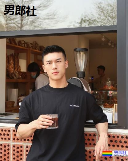 眼神锐利帅到出水!满足你的虎系鲜肉男幻想:Matt He - 51虹马 眼神锐利帅到出水!满足你的虎系鲜肉男幻想:Matt He - 51虹马