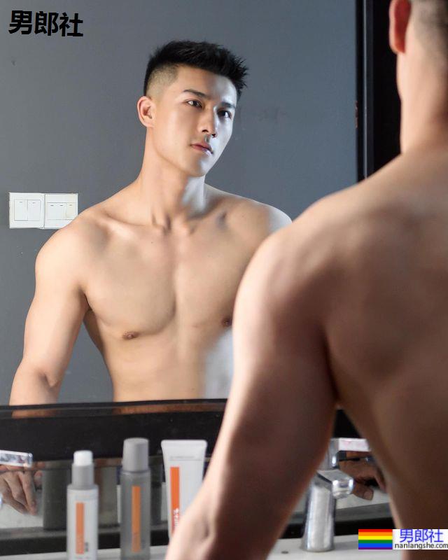 眼神锐利帅到出水!满足你的虎系鲜肉男幻想:Matt He - 51虹马 眼神锐利帅到出水!满足你的虎系鲜肉男幻想:Matt He - 51虹马