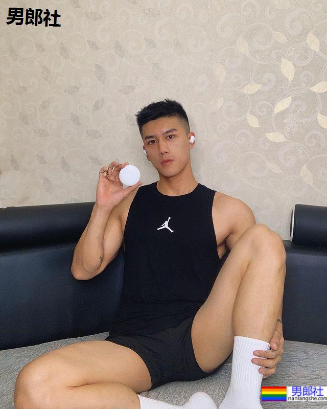 眼神锐利帅到出水!满足你的虎系鲜肉男幻想:Matt He - 51虹马 眼神锐利帅到出水!满足你的虎系鲜肉男幻想:Matt He - 51虹马