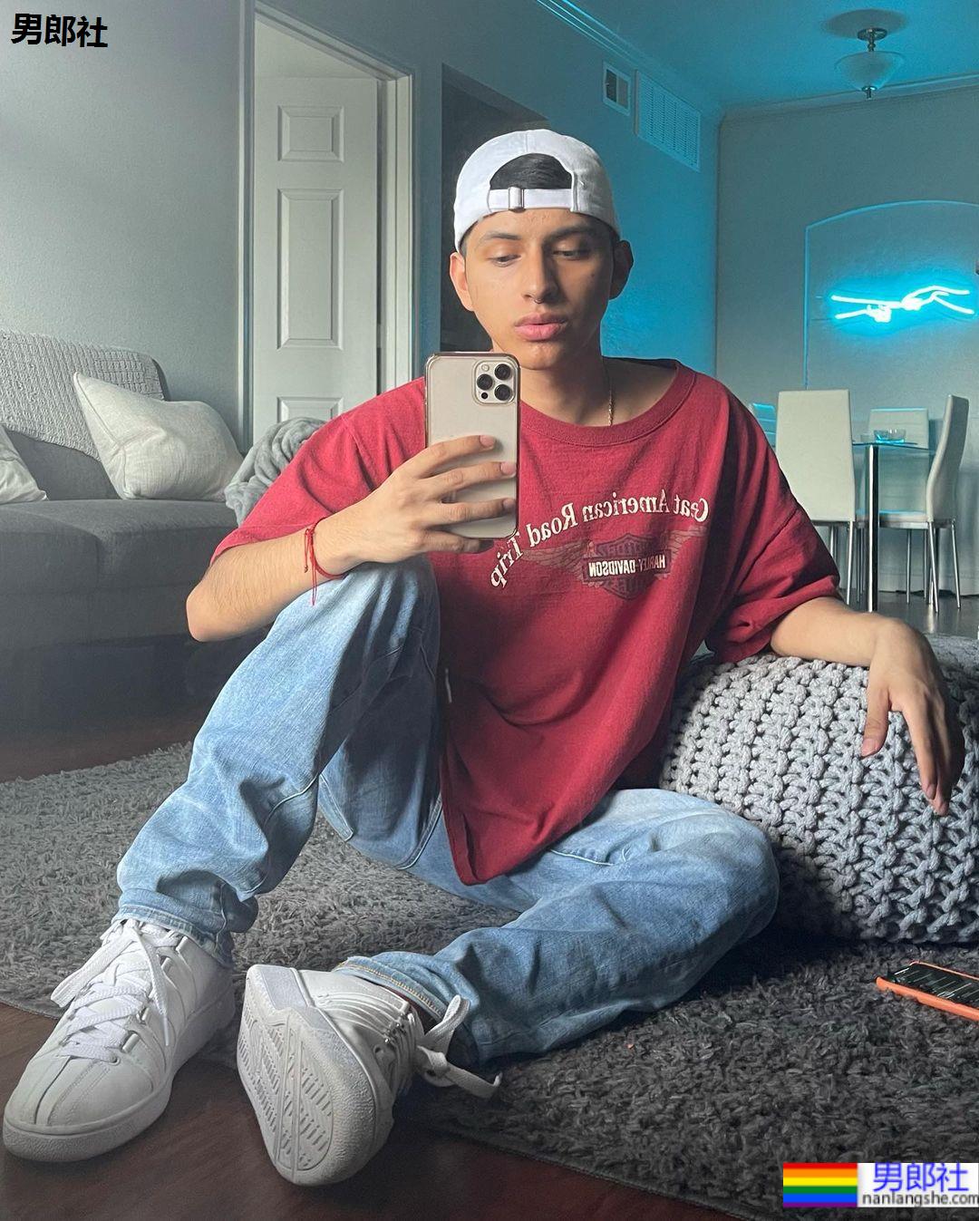 我也不想努力了!20岁男大生休学靠56岁糖爸养 妈妈知道后语出惊人 - 51虹马 我也不想努力了!20岁男大生休学靠56岁糖爸养 妈妈知道后语出惊人 - 51虹马