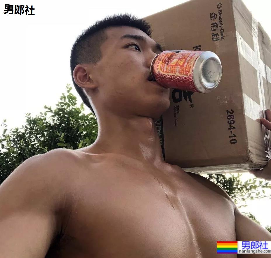 重庆足球白袜体育生，荷尔蒙的诱惑-51虹马