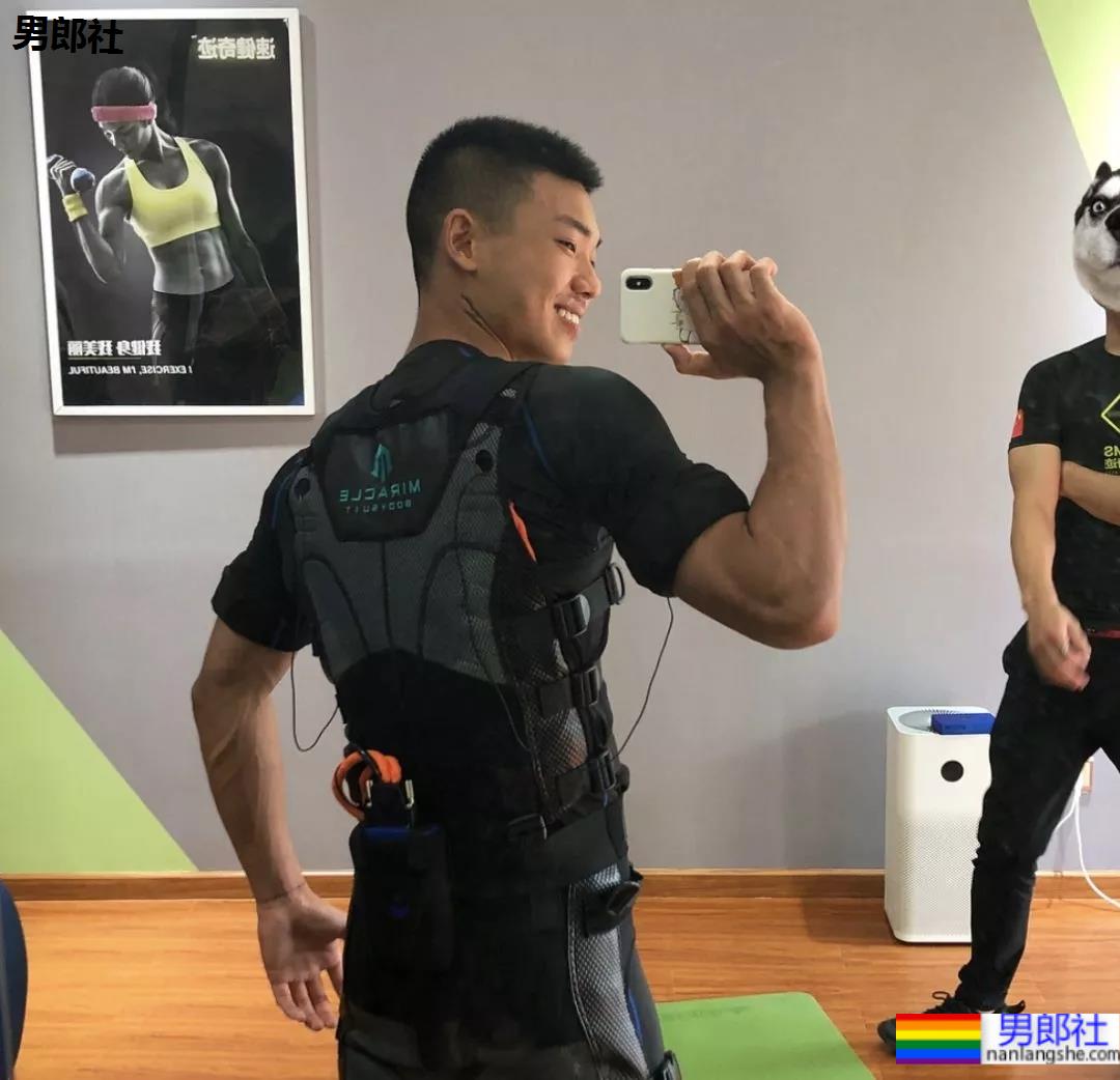 重庆足球白袜体育生，荷尔蒙的诱惑 - 51虹马