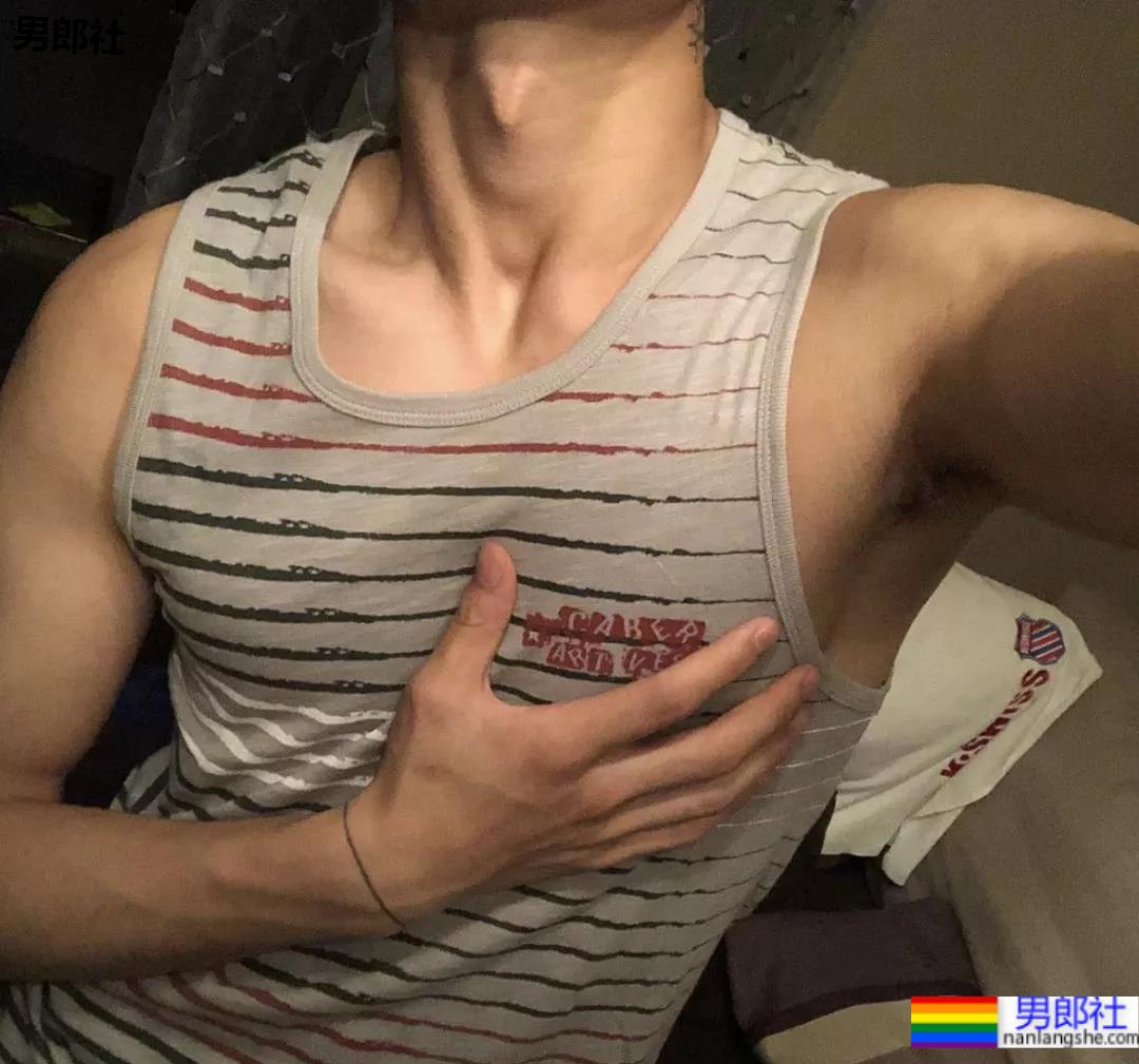 重庆足球白袜体育生，荷尔蒙的诱惑 - 51虹马