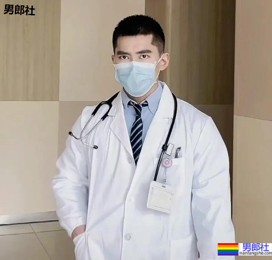 寸头肌肉医生小视频走红，终于扒到了这枚天菜! - 51虹马