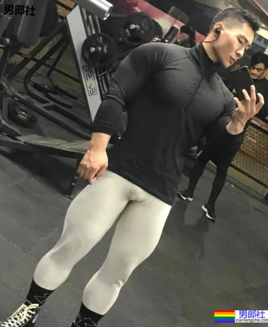 寸头肌肉医生小视频走红，终于扒到了这枚天菜! - 51虹马