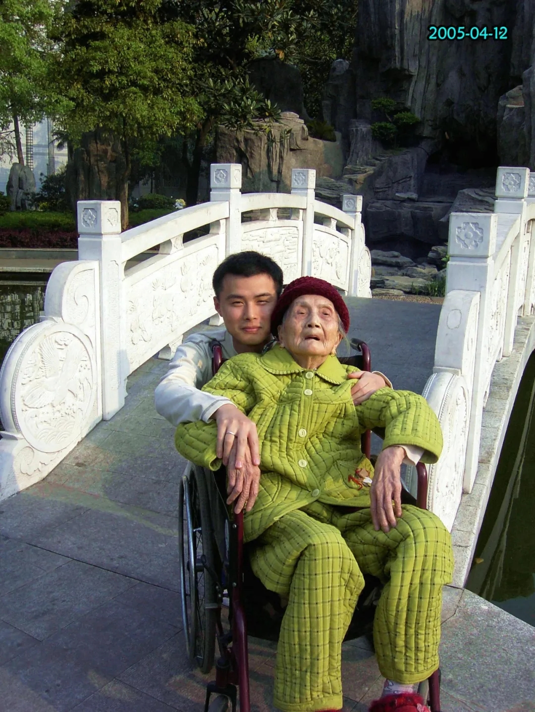 一位81岁男同的幸福晚年:小40岁的帅男友相伴16年了 - 51虹马 一位81岁男同的幸福晚年:小40岁的帅男友相伴16年了 - 51虹马