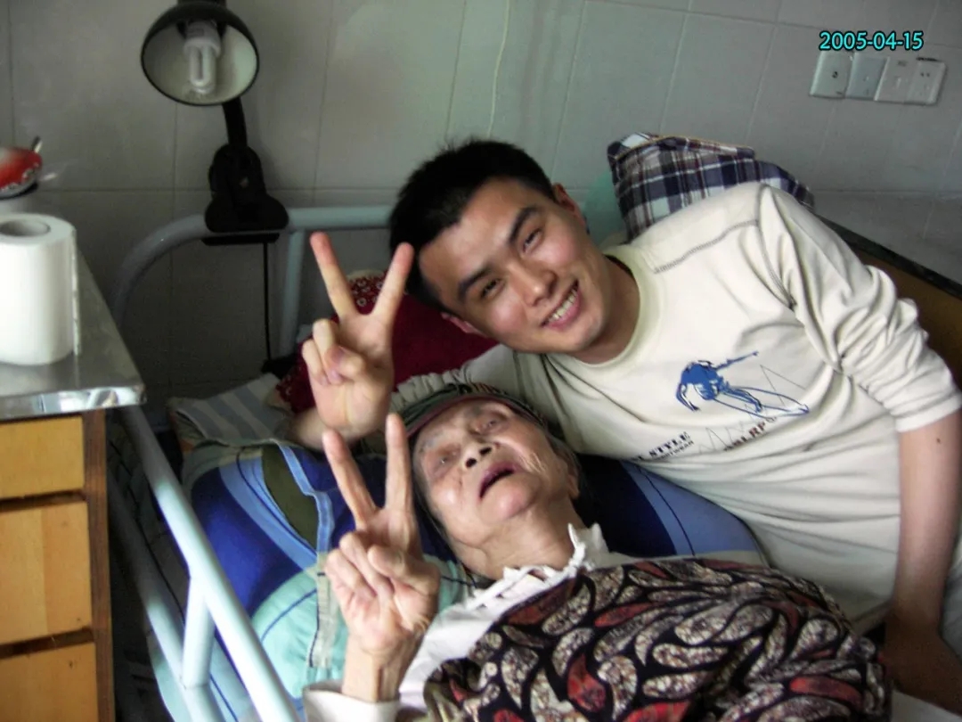 一位81岁男同的幸福晚年:小40岁的帅男友相伴16年了 - 51虹马 一位81岁男同的幸福晚年:小40岁的帅男友相伴16年了 - 51虹马