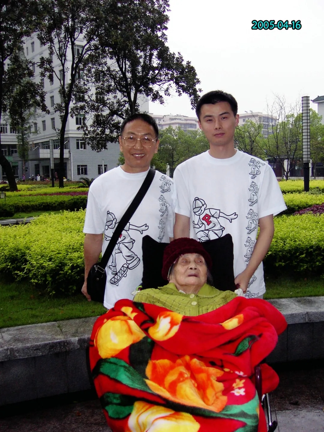 一位81岁男同的幸福晚年:小40岁的帅男友相伴16年了 - 51虹马 一位81岁男同的幸福晚年:小40岁的帅男友相伴16年了 - 51虹马