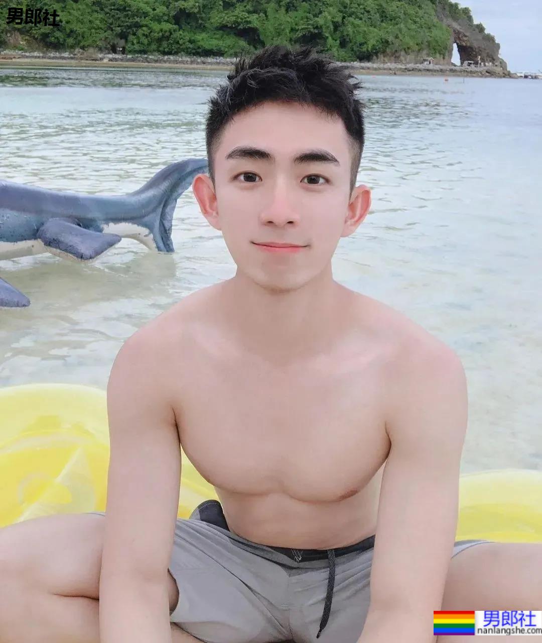 奶凶奶凶野生小帅硬照来袭,这样穿短裤不淡定了! - 51虹马 奶凶奶凶野生小帅硬照来袭,这样穿短裤不淡定了! - 51虹马