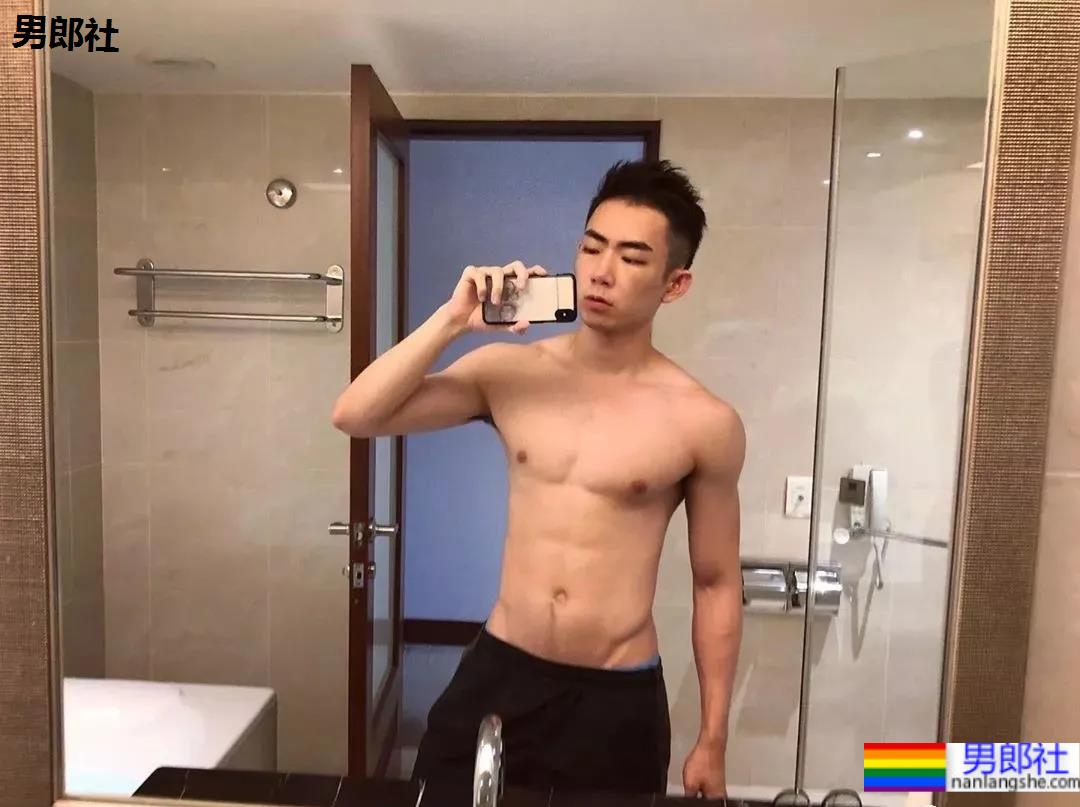 奶凶奶凶野生小帅硬照来袭,这样穿短裤不淡定了! - 51虹马 奶凶奶凶野生小帅硬照来袭,这样穿短裤不淡定了! - 51虹马