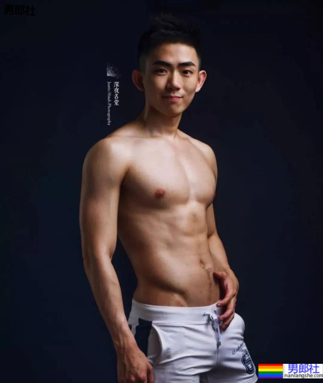 奶凶奶凶野生小帅硬照来袭,这样穿短裤不淡定了! - 51虹马 奶凶奶凶野生小帅硬照来袭,这样穿短裤不淡定了! - 51虹马