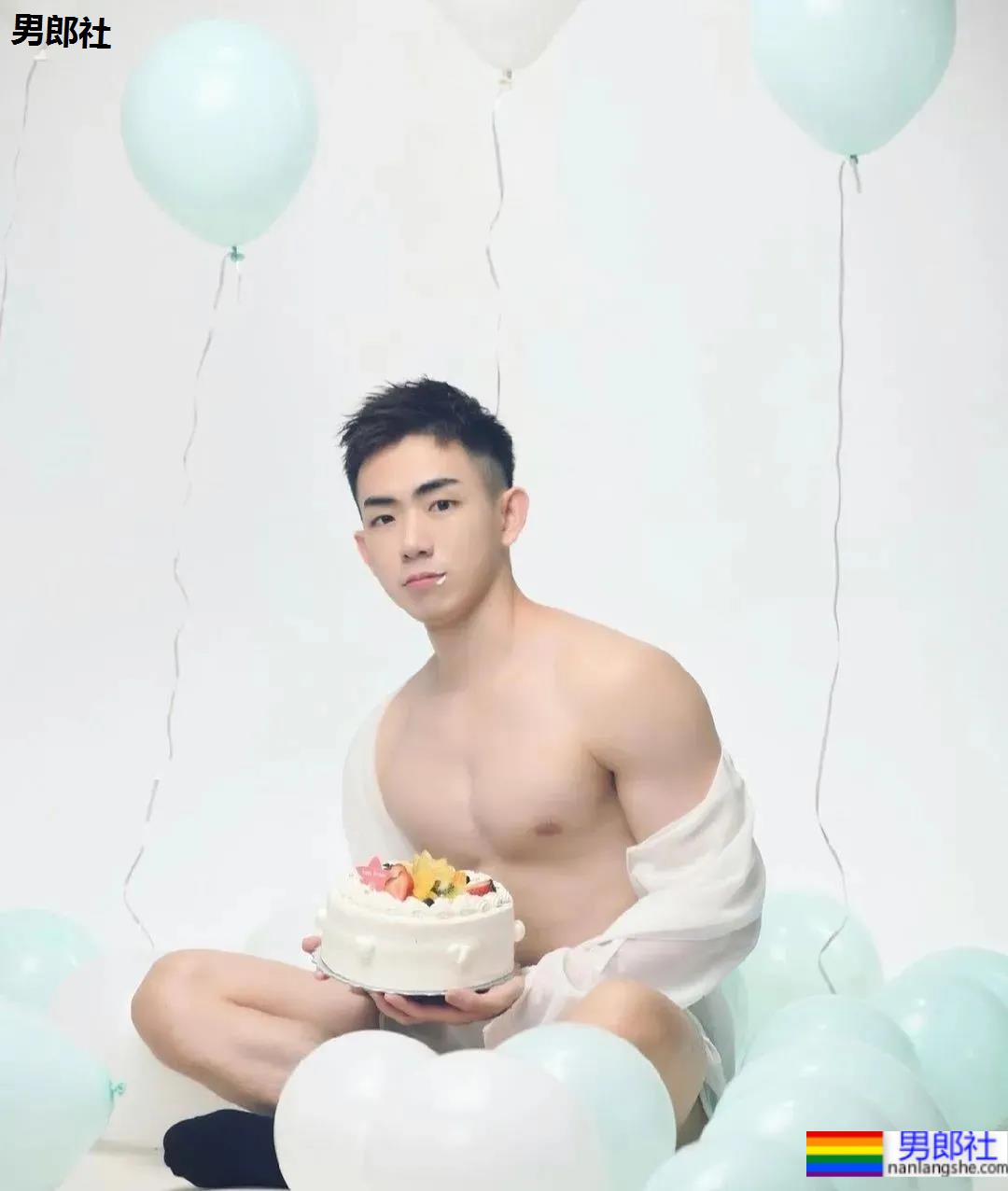 奶凶奶凶野生小帅硬照来袭,这样穿短裤不淡定了! - 51虹马 奶凶奶凶野生小帅硬照来袭,这样穿短裤不淡定了! - 51虹马