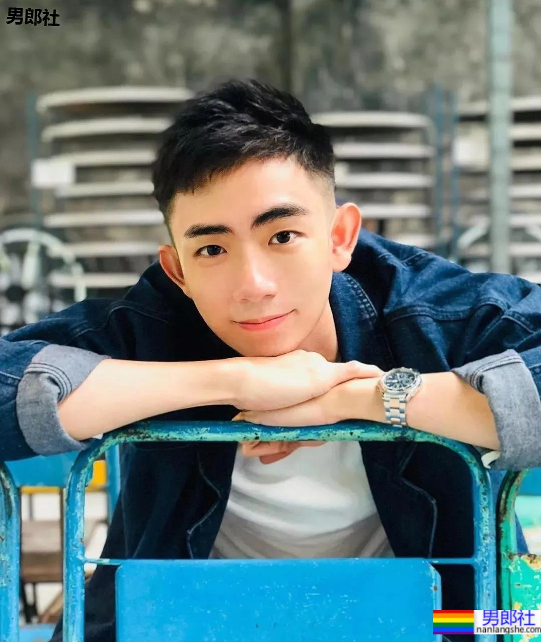 奶凶奶凶野生小帅硬照来袭,这样穿短裤不淡定了! - 51虹马 奶凶奶凶野生小帅硬照来袭,这样穿短裤不淡定了! - 51虹马