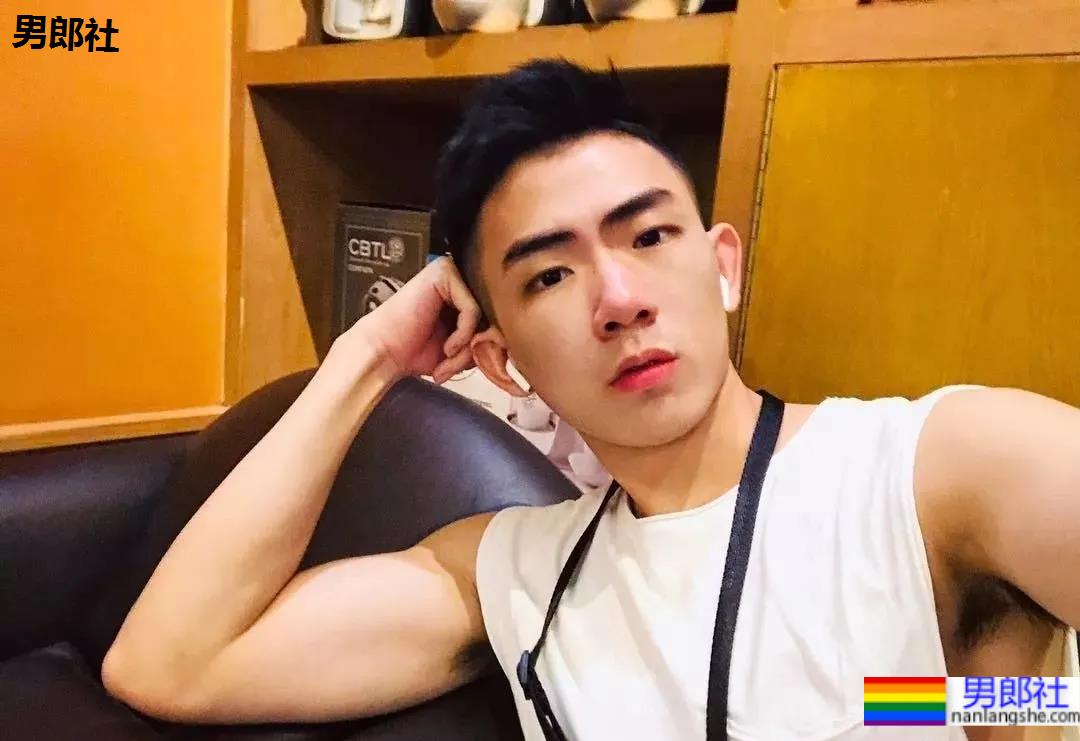 奶凶奶凶野生小帅硬照来袭,这样穿短裤不淡定了! - 51虹马 奶凶奶凶野生小帅硬照来袭,这样穿短裤不淡定了! - 51虹马