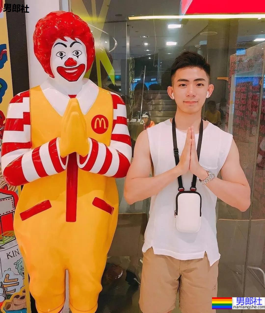 奶凶奶凶野生小帅硬照来袭,这样穿短裤不淡定了! - 51虹马 奶凶奶凶野生小帅硬照来袭,这样穿短裤不淡定了! - 51虹马