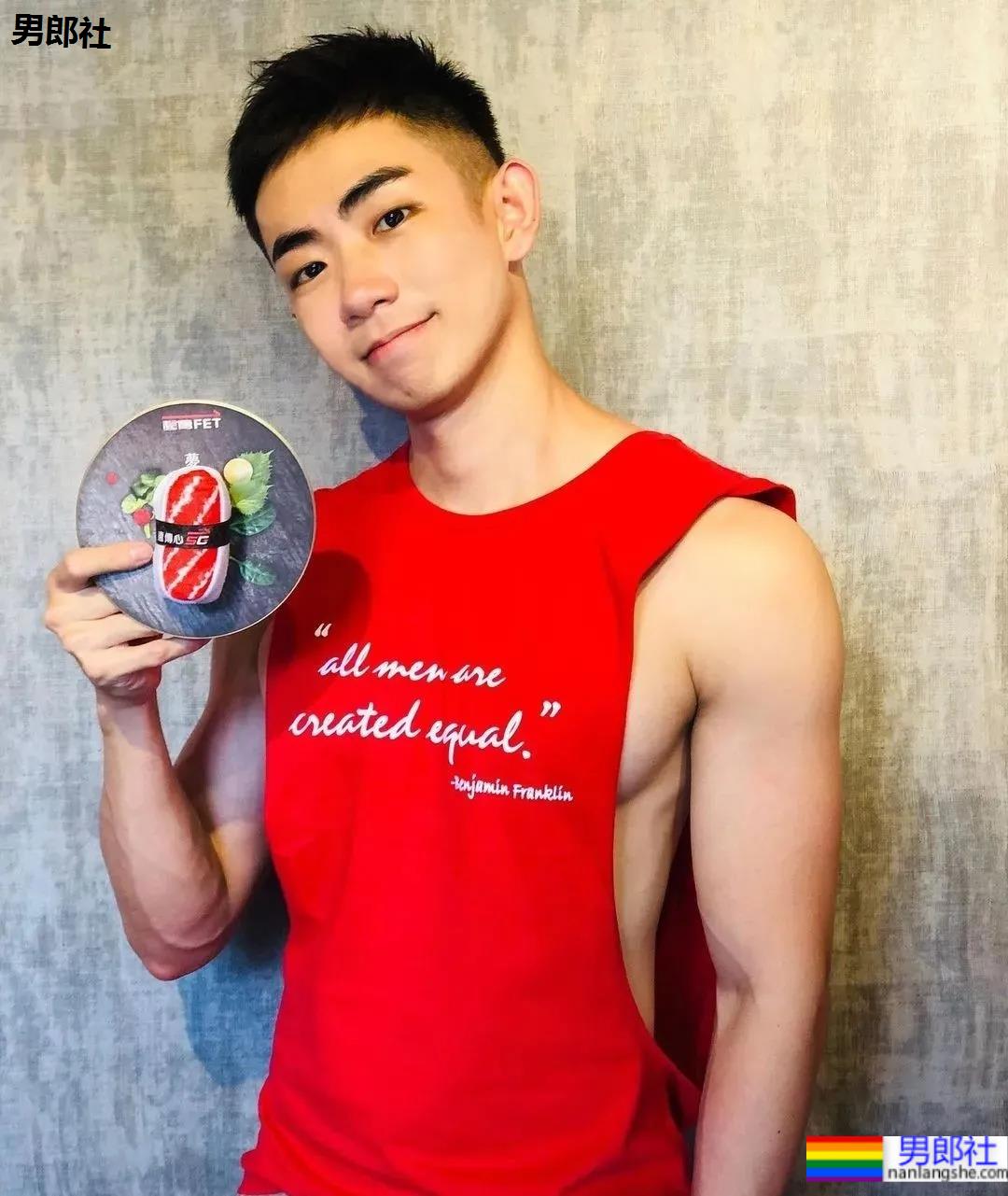 奶凶奶凶野生小帅硬照来袭,这样穿短裤不淡定了! - 51虹马 奶凶奶凶野生小帅硬照来袭,这样穿短裤不淡定了! - 51虹马