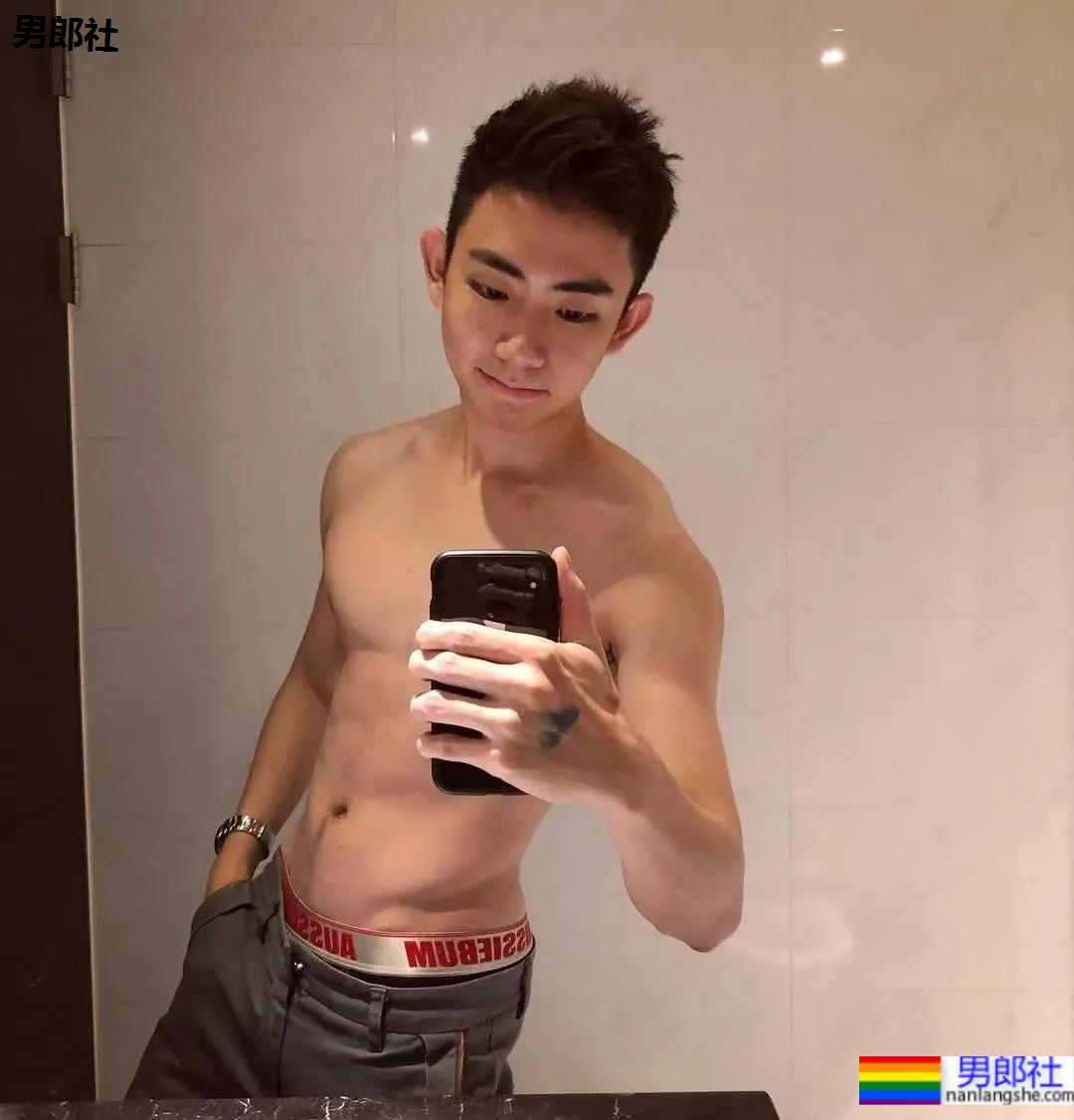 奶凶奶凶野生小帅硬照来袭,这样穿短裤不淡定了! - 51虹马 奶凶奶凶野生小帅硬照来袭,这样穿短裤不淡定了! - 51虹马