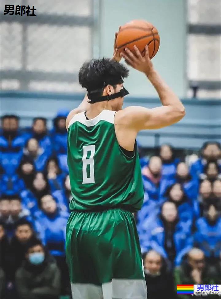 沈阳二中198CM的篮球帅哥李奕男，长大成熟了！ - 51虹马
