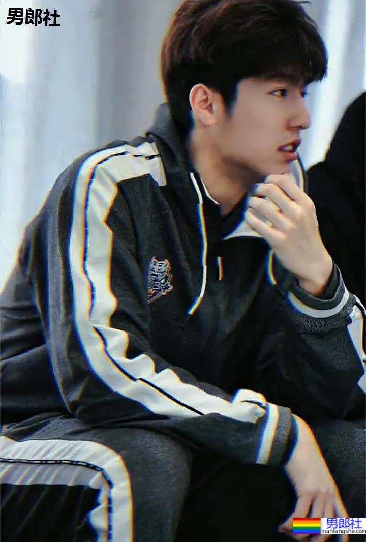 沈阳二中198CM的篮球帅哥李奕男，长大成熟了！ - 51虹马