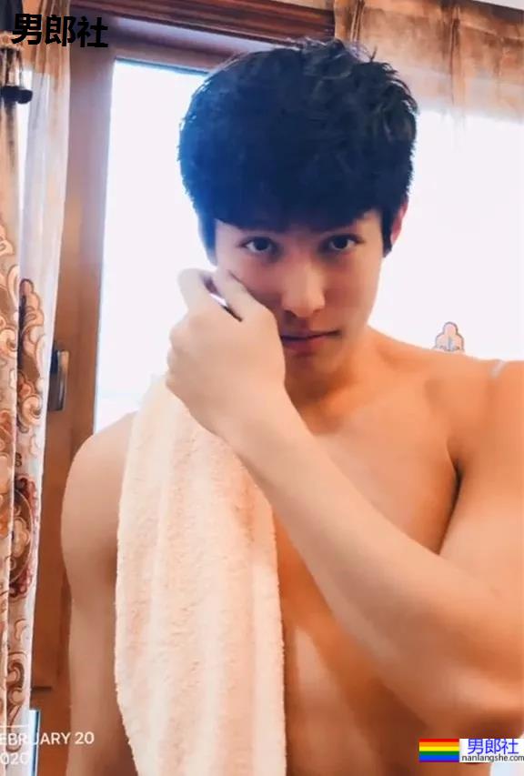 沈阳二中198CM的篮球帅哥李奕男，长大成熟了！ - 51虹马