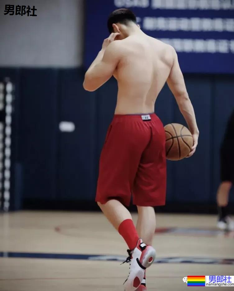 188CM篮球帅哥被邀请拍写真,真材实料藏不住了! - 51虹马 188CM篮球帅哥被邀请拍写真,真材实料藏不住了! - 51虹马