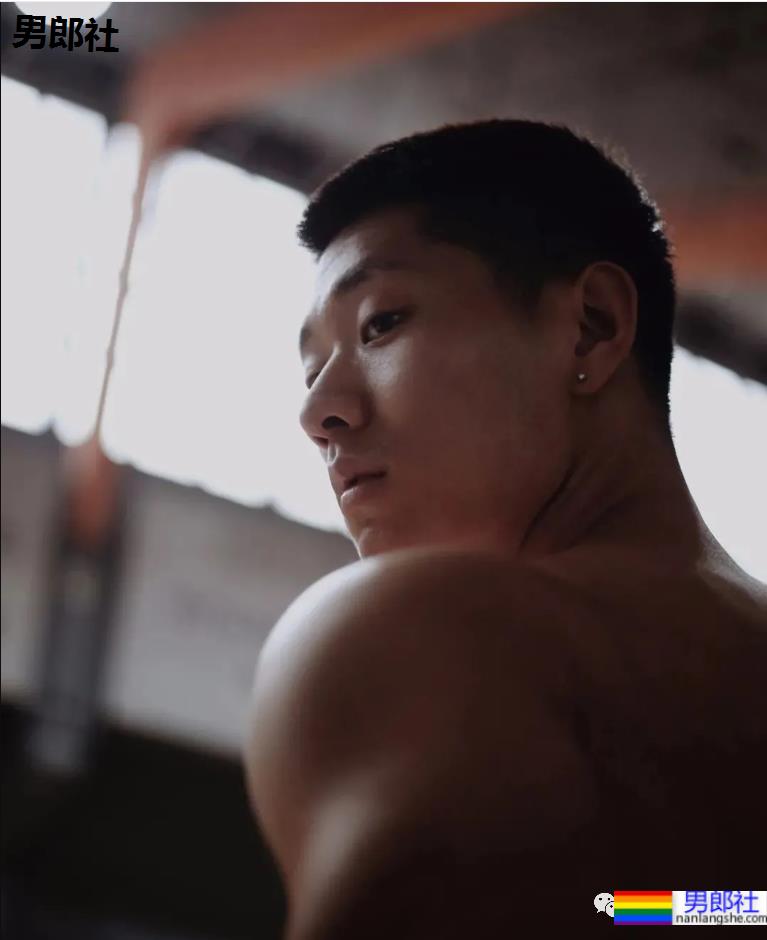 188CM篮球帅哥被邀请拍写真,真材实料藏不住了! - 51虹马 188CM篮球帅哥被邀请拍写真,真材实料藏不住了! - 51虹马