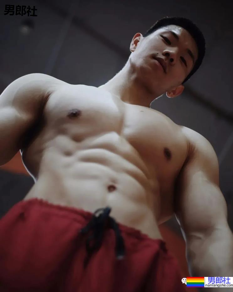 188CM篮球帅哥被邀请拍写真,真材实料藏不住了! - 51虹马 188CM篮球帅哥被邀请拍写真,真材实料藏不住了! - 51虹马