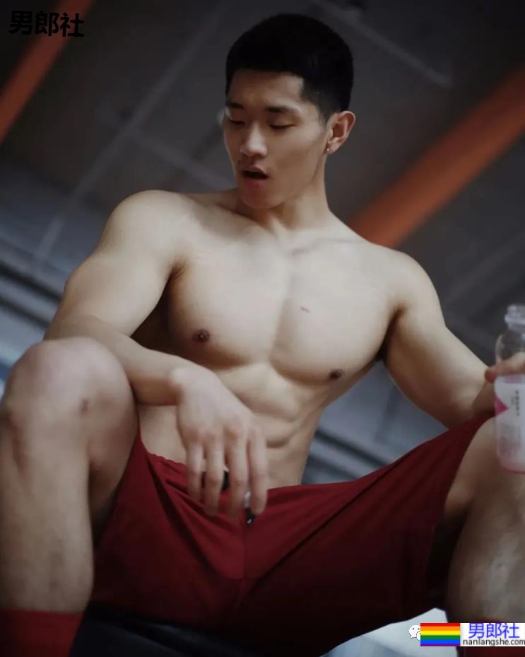 188CM篮球帅哥被邀请拍写真,真材实料藏不住了! - 51虹马 188CM篮球帅哥被邀请拍写真,真材实料藏不住了! - 51虹马