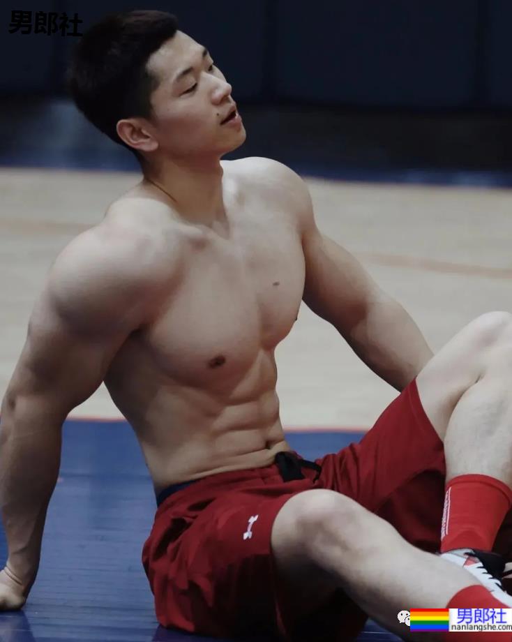 188CM篮球帅哥被邀请拍写真,真材实料藏不住了! - 51虹马 188CM篮球帅哥被邀请拍写真,真材实料藏不住了! - 51虹马