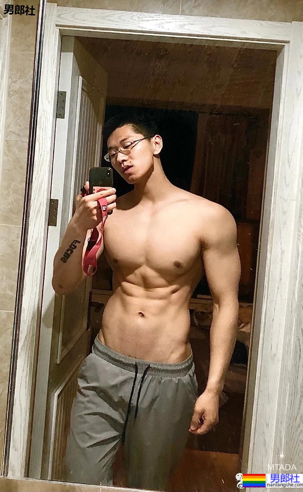 188CM篮球帅哥被邀请拍写真,真材实料藏不住了! - 51虹马 188CM篮球帅哥被邀请拍写真,真材实料藏不住了! - 51虹马