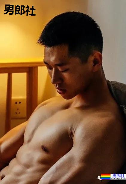 188CM篮球帅哥被邀请拍写真,真材实料藏不住了! - 51虹马 188CM篮球帅哥被邀请拍写真,真材实料藏不住了! - 51虹马