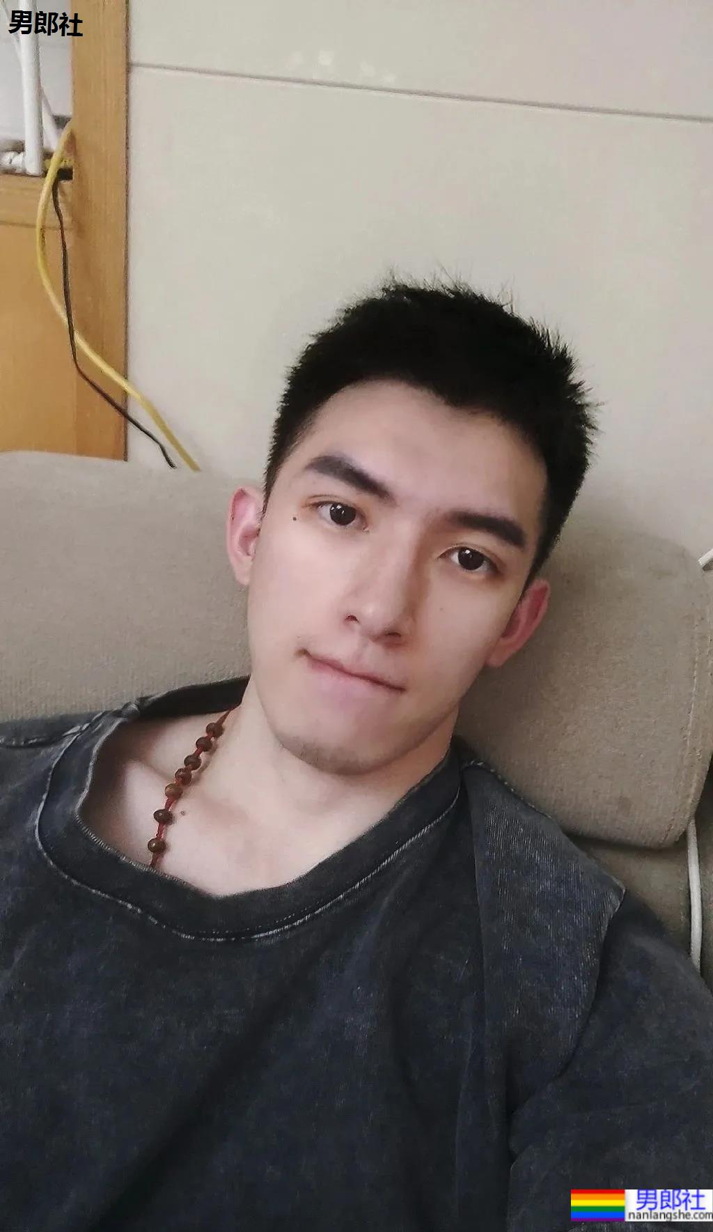 漫画脸男老师长得太帅了！这天赐美貌谁顶得住？ - 51虹马