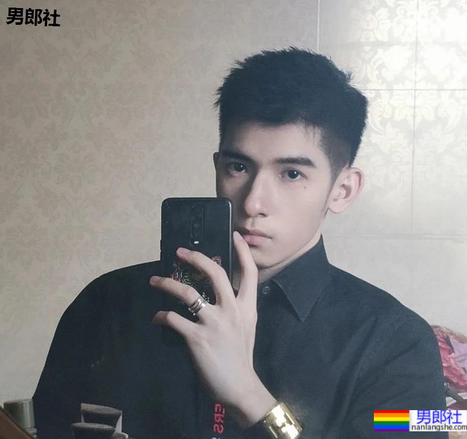 漫画脸男老师长得太帅了！这天赐美貌谁顶得住？ - 51虹马