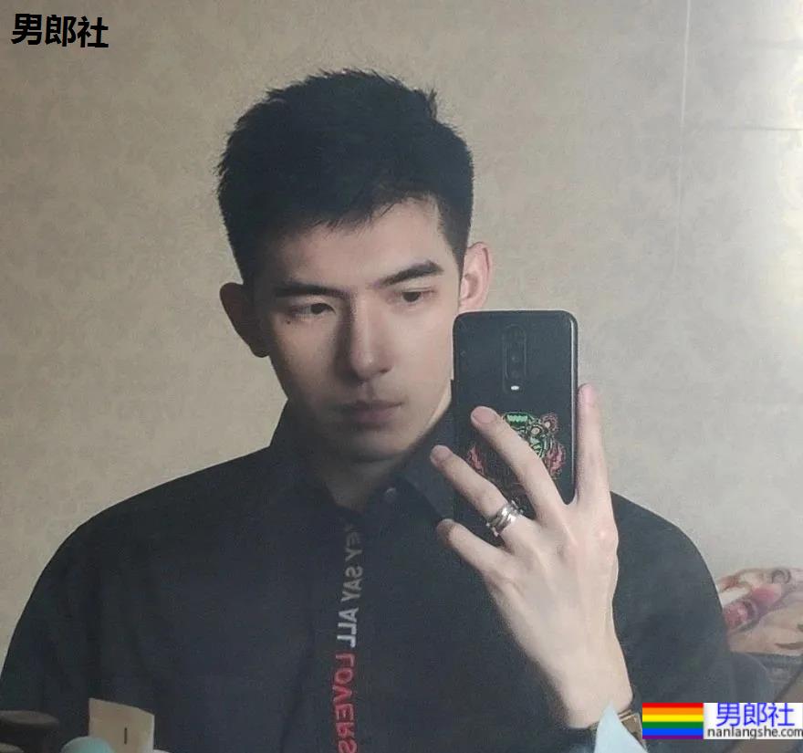 漫画脸男老师长得太帅了！这天赐美貌谁顶得住？ - 51虹马