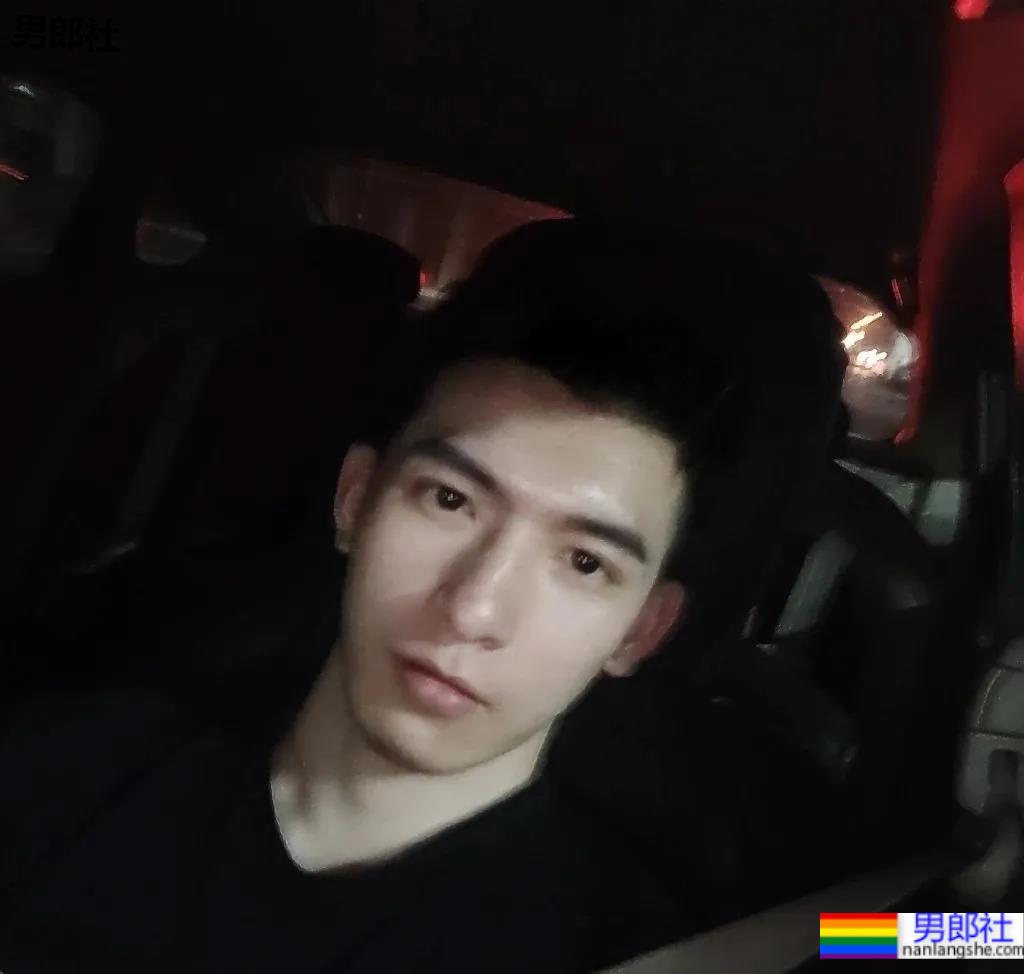 漫画脸男老师长得太帅了！这天赐美貌谁顶得住？ - 51虹马