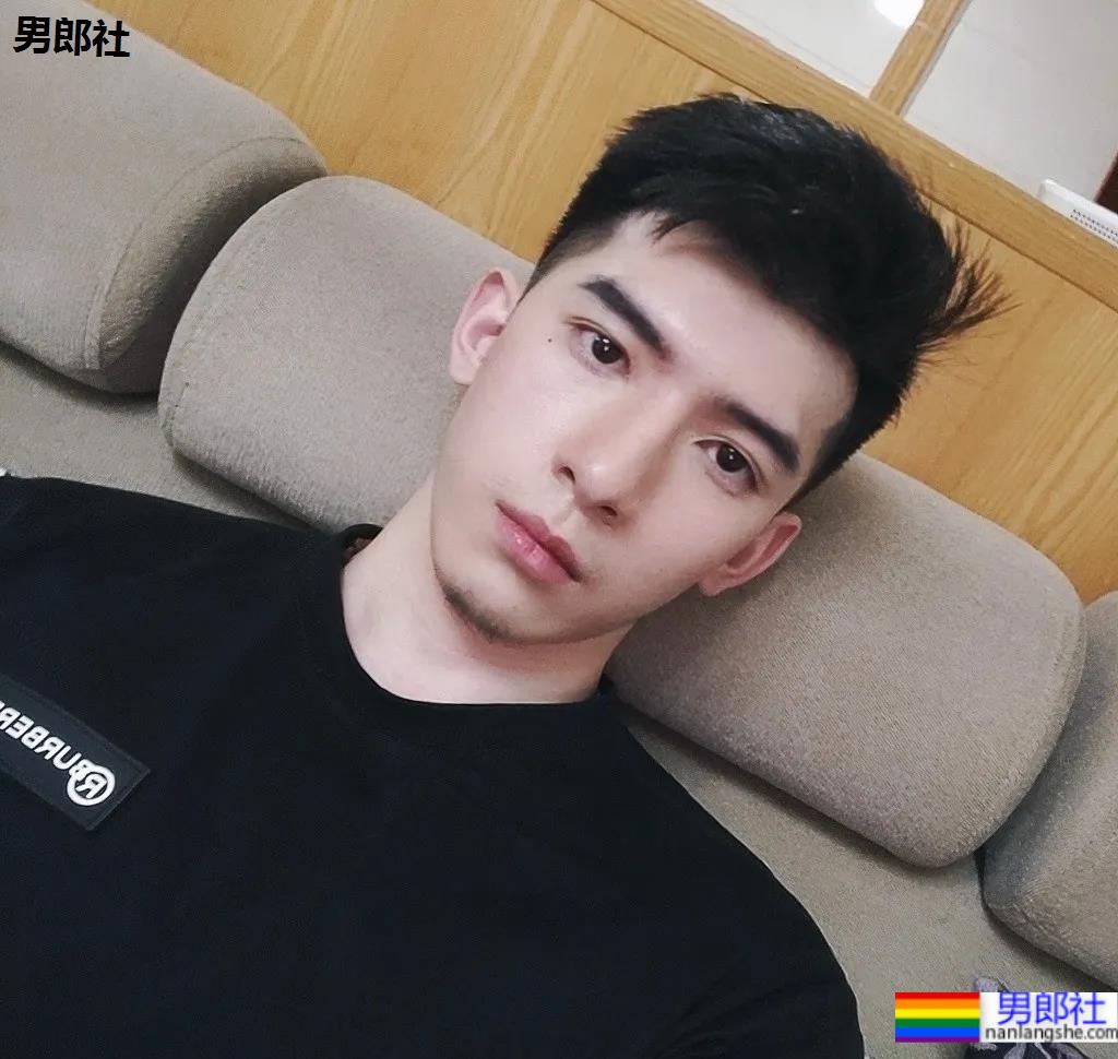 漫画脸男老师长得太帅了！这天赐美貌谁顶得住？ - 51虹马